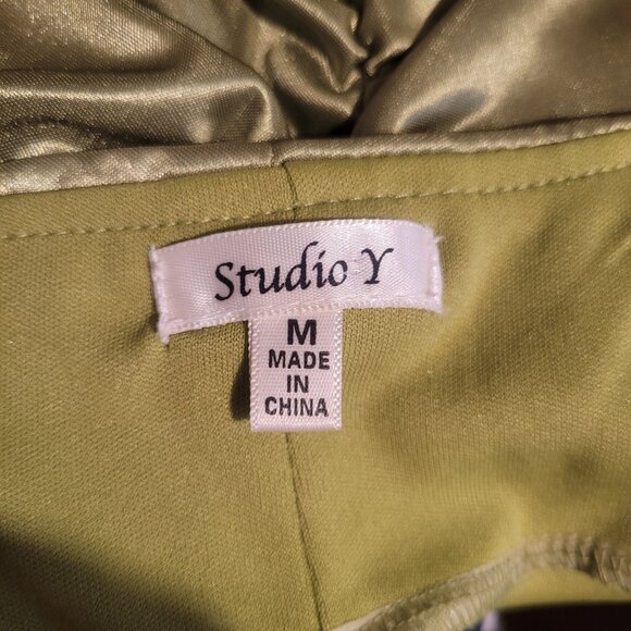 Studio Y Ruched Top Green Satin Shiny Size Medium Going Out Office Back Keyhole - Picture 9 of 9